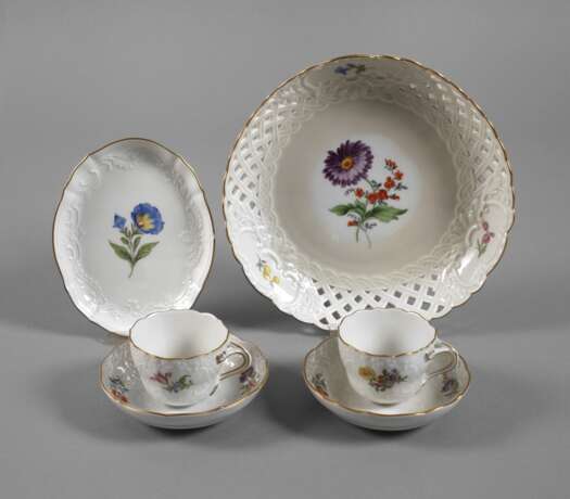 Meissen Konvolut Tassen und Schalen Blumenmalerei - photo 1