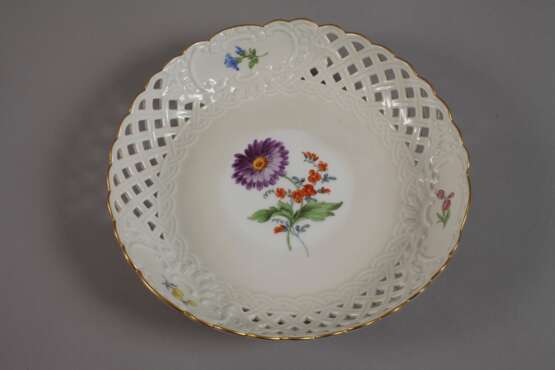 Meissen Konvolut Tassen und Schalen Blumenmalerei - photo 3