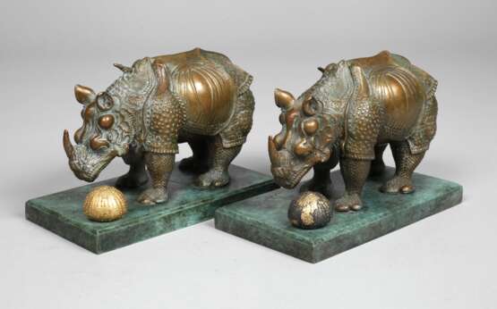 Salvador Dali, "Rhinocéros habillé en dentelles" - photo 1