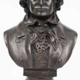 Bronze-Büste "Beethoven", braun patiniert, unsigniert, auf rundem Sockel, H. 44 cm - photo 1