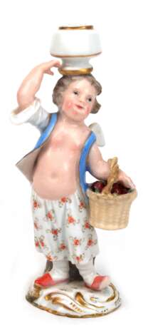 Meissen-Figur "Amorette mit Obstkorb", Schwertermarke 1850-1924, polychrom bemalt, mehrfach bestoßen, H. 11 cm - Foto 1