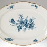 Große Meissen-Platte, um 1880, Blaue Blume 4 mit Schmetterlingen, Goldrand, Neuer Ausschnitt, 1. Wahl, 5,5x47,5x34,5 cm - Foto 1