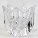 Kleine Glasschale, Orrefors, Schweden, Entwurf von Lars Hellsten, mit Ätzsignatur, 6-kantige Blütenform, H. 10 cm, Dm. 11,5 cm - Foto 1