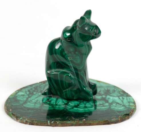 Kleine Malachit-Figur "Katze auf Plinthe sitzend", H. 5 cm - photo 1