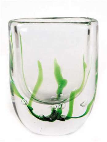 Vase, Vicke Lindstrand, um 1950, weißes Glas mit grün gewundenen Linien, Lufteinschlüsse, H. 18 cm - Foto 1