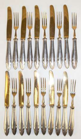 Vorspeisenbesteck, 20-teilig, 800er Silber mit vergoldeten Klingen (1x mit Abplatzung), L. 15 cm und 17 cm - Foto 1