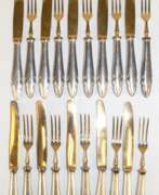 Produktkatalog. Vorspeisenbesteck, 20-teilig, 800er Silber mit vergoldeten Klingen (1x mit Abplatzung), L. 15 cm und 17 cm