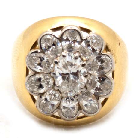 Diamant-Ring, 750er Gold, mit 11 Diamanten im Ovalschliff von zus. ca. 2,3 ct., ges. 9,1 g, RG 55 - Foto 1
