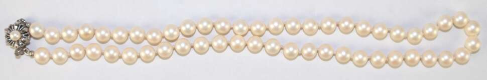 Akoya-Perlenkette, weiße Perlen ca. 7 mm Durchmesser, Länge ca. 43 cm, Silber-Verschluß - Foto 1