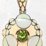 Anhänger, 925er Silber, pastellfarben emailliert in geometrischen Formen, mit Peridot besetzt, Dm. ca. 2,8 cm, ca. 11,8 g (aus dem Nachlaß eines Silberschmiedes) - Foto 1