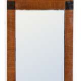Biedermeier-Spiegel, Mahagoni furniert, intarsiert und ebonisiert, Furnierfehlstellen, Gebrauchspuren, 113x49 cm - photo 1