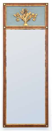 Empire-Spiegel mit geschliffenem Glas, Holzrahmen, im oberen Bereich mit Floralapplik, 136x48 cm - Foto 1