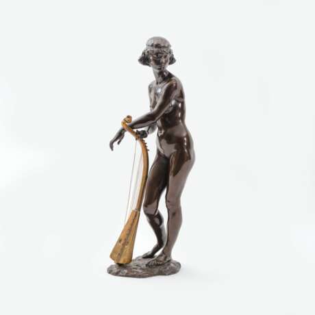 Robert Poetzelberger (Wien 1856 - Reichenau 1930). A Standing Female Nude with Harp. - фото 1