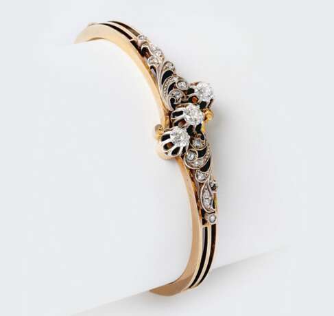 A Belle Epoque Diamond Bangle Bracelet. - фото 1