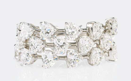 An excellent Bracelet with Rare White Heart shaped Diamonds. - фото 2