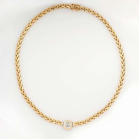 A Gold Necklace with highcarat Champagne-Coloured Solitaire Diamond. - photo 2