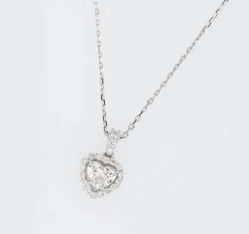 A rare-white Heart Diamond Pendant on Necklace. - photo 1