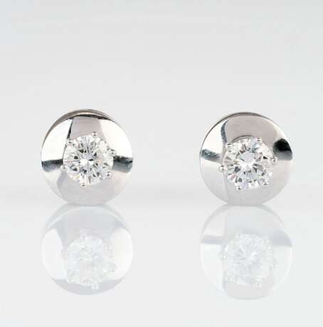 A Pair of Solitaire Diamond Earstuds. - photo 1