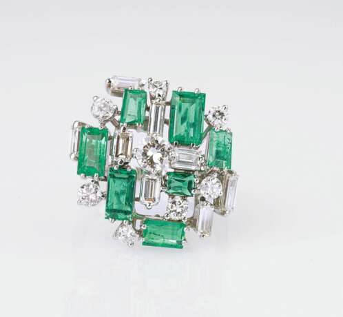 A fine Emerald Diamond Cocktailring. - фото 1