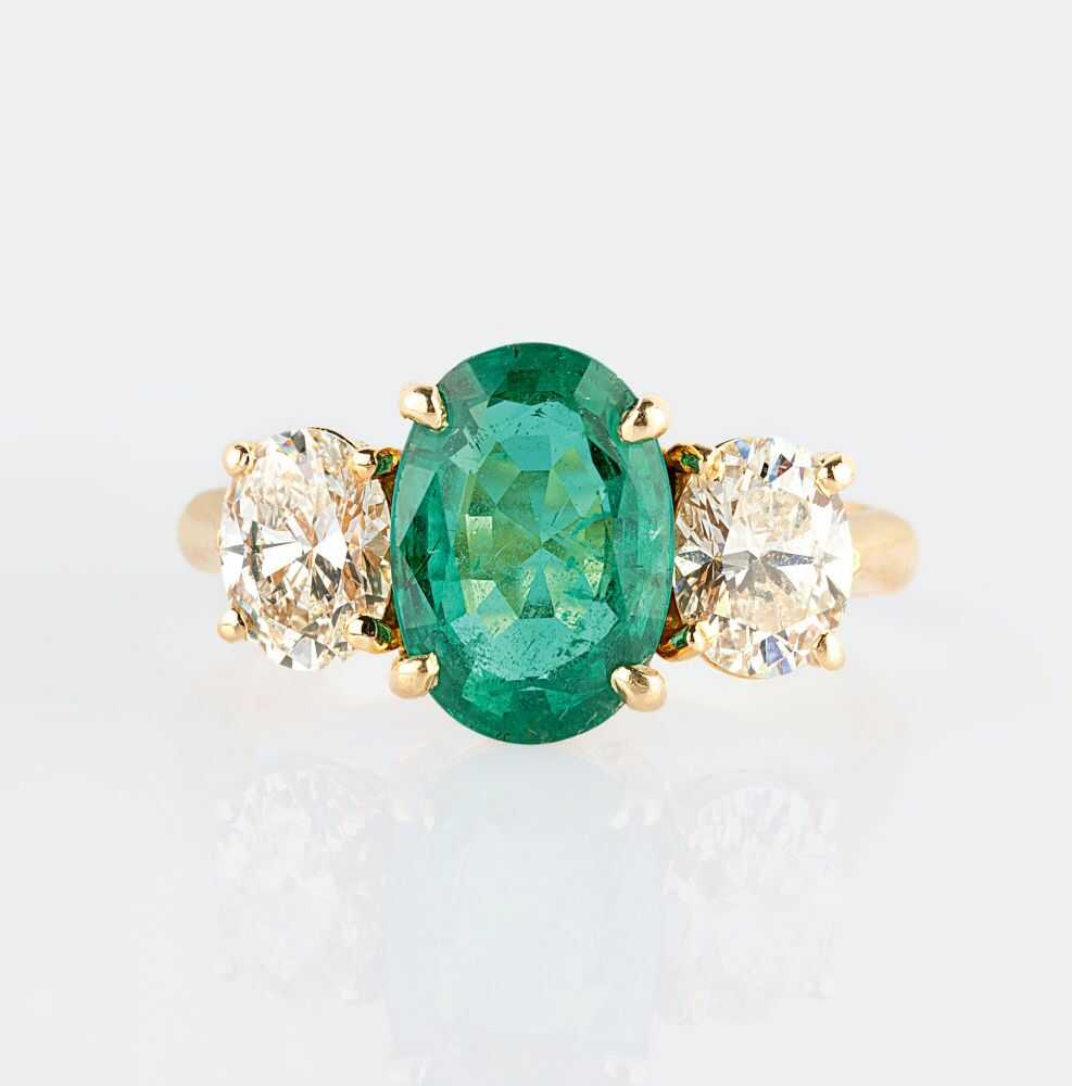 Feiner Smaragd-Diamant-Ring.
