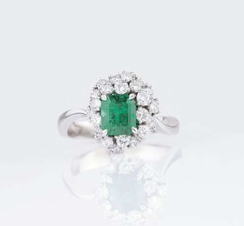 An Emerald Diamond Ring. - photo 1