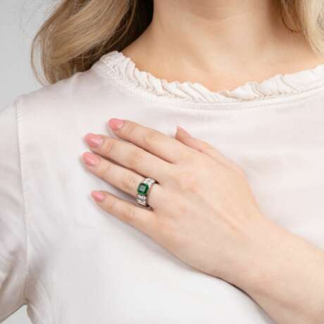 An Emerald Diamond Ring. - фото 2