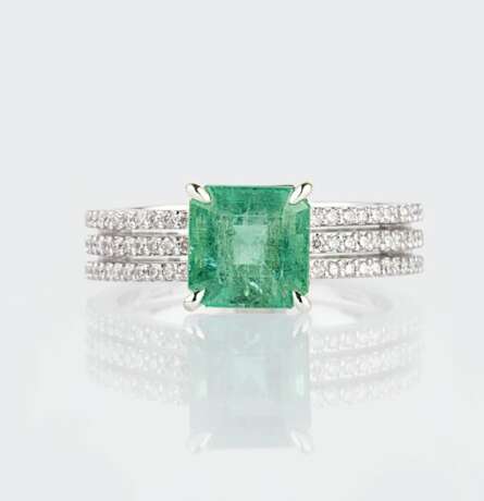 An Emerald Diamond Ring. - photo 1