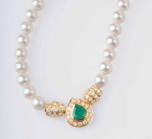 Perlenkette mit Smaragd-Brillant-Schaustück. - Foto 1