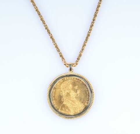 A Coin Pendant on long Gold Necklace. - фото 1