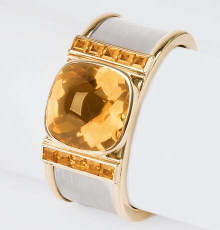 A splendid Gold Citrine Bangle Bracelet. - фото 1