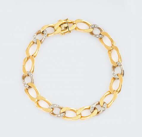 A Curb Chain Bracelet with Diamonds. - фото 1