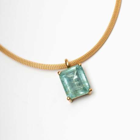 A highcarat Aquamarine Pendant on Necklace. - photo 2