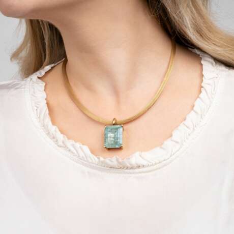 A highcarat Aquamarine Pendant on Necklace. - photo 3