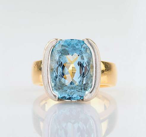 Brahmfeld & Gutruf. A Blue Topaz Ring. - фото 1