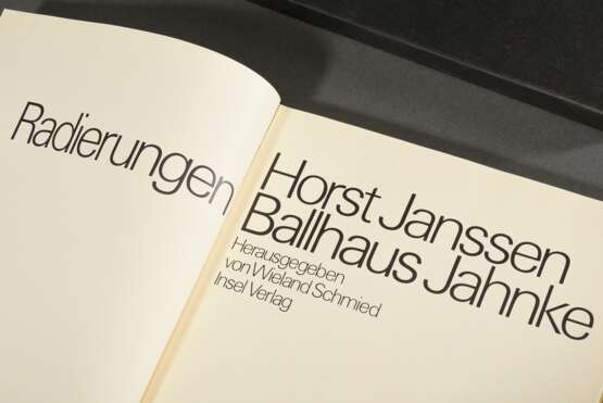 Band Horst Janssen (1929-1995) "Ballhaus Jahnke, Radierungen" 1969, hrsg. von Wieland Schmied, Insel Verlag, Bleistift-Zeichnung "Auge" auf Vorsatz, sign./dat. (13.12.69), in Original Schuber (leichte… - фото 5