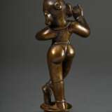 Bronze Figur "Krishna Venugopola", Indien 18. Jh., H. 15,8cm, Flöte verloren, in situ erworben um 1960/70, ehem. Slg. Fotograf Walter Schollmayer - Foto 3