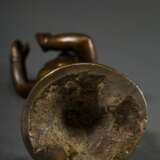 Bronze Figur "Krishna Venugopola", Indien 18. Jh., H. 15,8cm, Flöte verloren, in situ erworben um 1960/70, ehem. Slg. Fotograf Walter Schollmayer - Foto 5