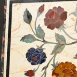 Rechteckige Tischplatte mit opulent dekorierter Pietra Dura Arbeit "Vögel in Blütenranken", verschiedene Halbedelsteine u.a.: Lapislazuli, Karneol, Jaspis, Italien 20.Jh., 3x101x76,5 - фото 5