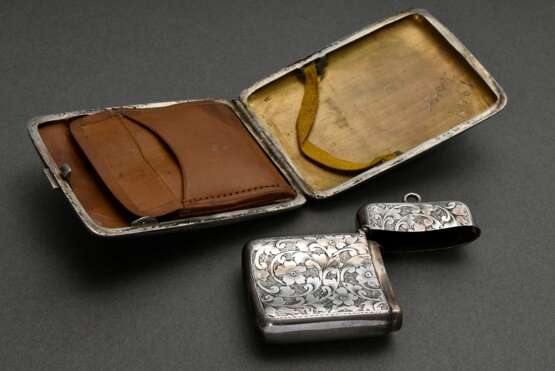 2 Diverse Etuis: 1 gewölbtes Streichholz Etui mit floraler Brightcut Gravur (MZ: Colen Cheshire, Chester 1902, Silber 925, 51g, 6,2x4,1cm) und 1 mit Leder Interieur (Gebr. Falk, Silber 800, 80g, 8,6x6,4cm), Gebrauchsspur… - photo 3