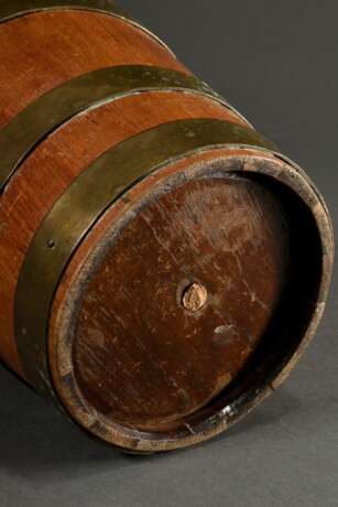Englischer Holz Weinkühler mit Messingreifen, Boden durchbohrt zum Ablauf von Kondenswasser, 19.Jh., H. 23cm, Ø 23,5cm - photo 2