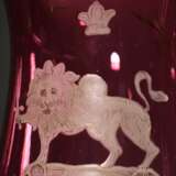 Paar Messing Leuchter mit Rosalinglas Kuppeln und weißer Emaille Malerei "Löwe von Zion", Ende 19.Jh., H. 47,5cm - Foto 6