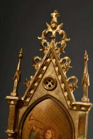 Kleines Andachtsbild „Trompetenengel“, Öl/Metall, in gotisierendem Historismus Rahmen, Holz vergoldet, wohl England um 1860/1880, kleine Defekte - фото 2