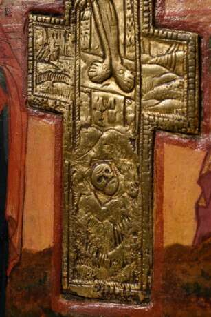 Zentralrussische Staurothek Ikone "Kreuzigung Christi auf dem Berg Golgatha" mit Bronze Kruzifix im zentralen Flachrelief, umstehend Personengruppe (links: Gottesmutter Maria und Martha, rechts: Johanne… - photo 3