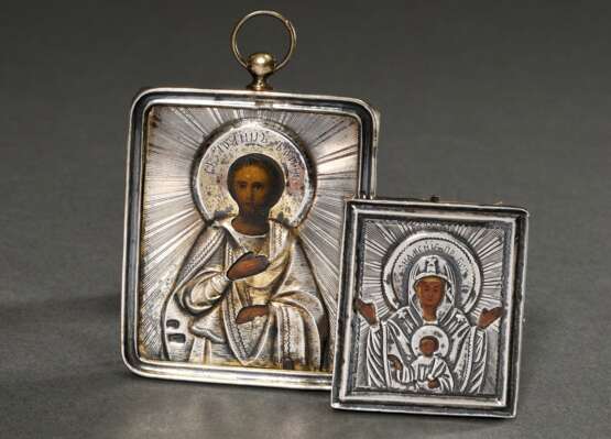 2 Diverse russische Miniatur Ikonen "Christus Pantokrator" und "Muttergottes", Eitempera auf Kreidegrund unter fein guillochiertem Oklad mit gravierten Heiligenscheinen, Ende 19.Jh., Silber 84 Zolotni… - фото 1