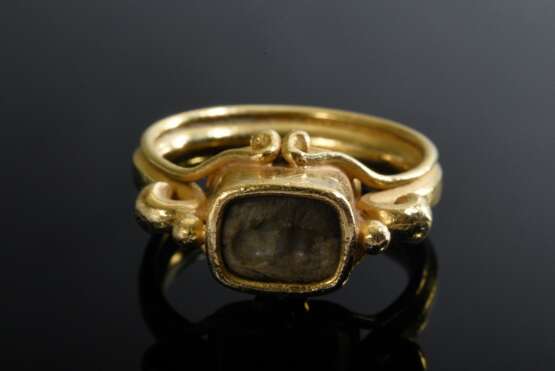 Gelbgold 917 Ring mit hellem Stein Intaglio „Schreitende Sau“ (Griechenland, 5. Jh. v. Chr.), Wolfgang Skoluda/ Hamburg, signiert und datiert 1984, dazu Original Entwurf Nr. 5284, mit Siegelprobe, 12,3g, Gr. 53 - фото 3