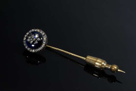 Gelbold 585 und Silber Krawattennadel mit Diamantrosen Kranz (zus. ca. 0.30ct/SI-P2/CR-Y) und blauem Glasknopf mit Diamantblüte besetzt, Anfang 19.Jh., 3,2g, Ø 12mm, Tragespuren, 1 Stein fehlt - фото 1