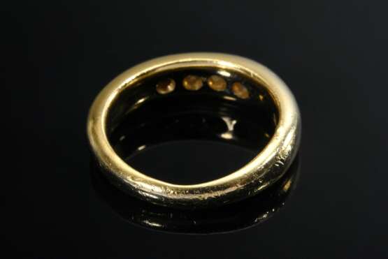 Massiver Gelbgold 750 Bandring mit Brillanten (zus. ca. 0.11ct/VSI/W) und Saphiren, 8,7g, Gr. 52, 1 Stein defekt - photo 3