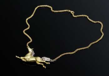 Bicolor Gold 750 Collier „Galoppierendes Pferd“ mit Achtkantdiamanten (zus. ca. 0.13ct/SI/W, 12,3g) an Gelbgold 585 Strickkette (10,8g), L. 48,5cm