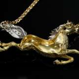 Bicolor Gold 750 Collier „Galoppierendes Pferd“ mit Achtkantdiamanten (zus. ca. 0.13ct/SI/W, 12,3g) an Gelbgold 585 Strickkette (10,8g), L. 48,5cm - Foto 3