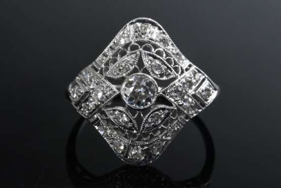 Rautenförmiger Platin Art Deco Ring mit Altschliff- und Achtkantdiamanten (zus. ca. 0.80ct/SI-P1/W-TCR), 3,2g, Gr. 56 - Foto 2